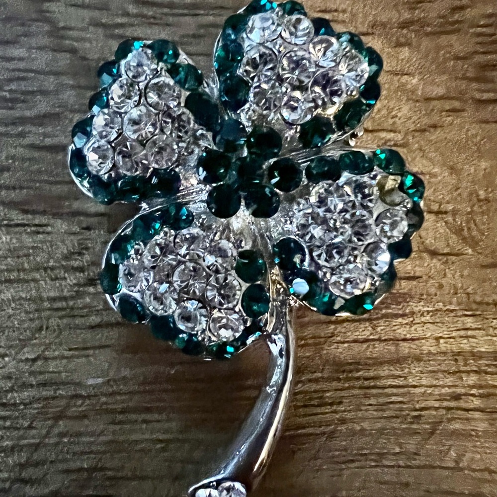 🍀Four-Leaf Clover🍀 green and white crystal brooch pin